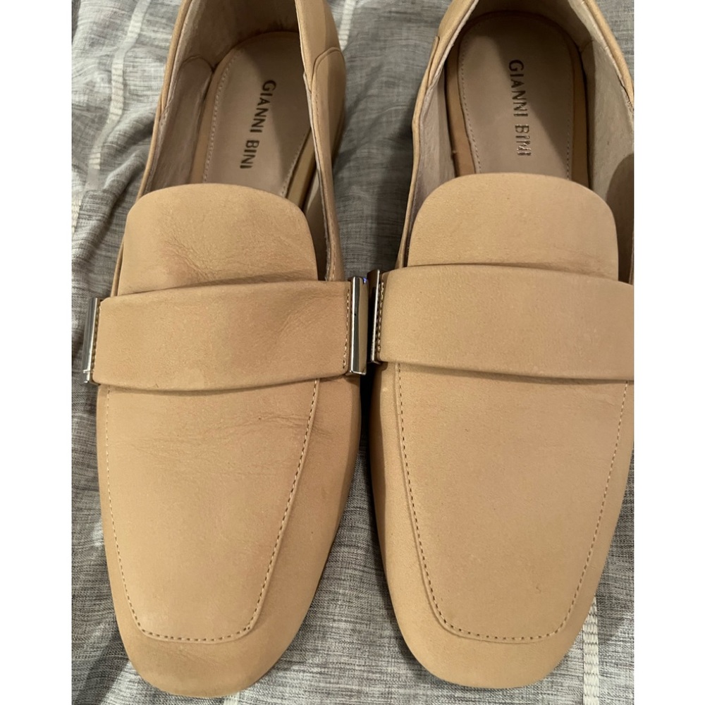 EUC Gianni Bini Flats.  Size 7.5. Tan.  Worn once maybe twice.